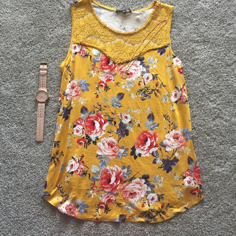 🌼Floral top🌱💛 - Picture 3 of 5